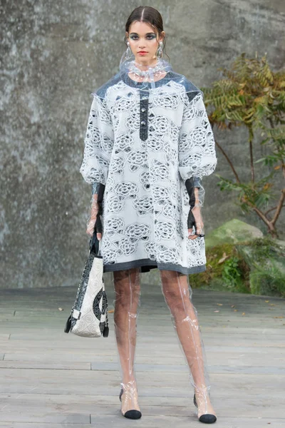 Look 27